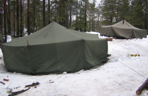 Tiedosto:Kymppi-teltat.jpg