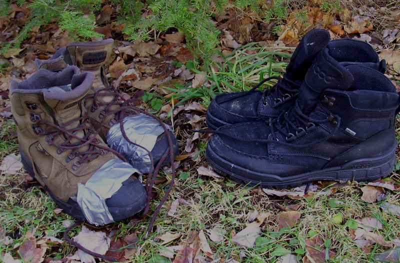 Tiedosto:800px-Hiking boots.jpg
